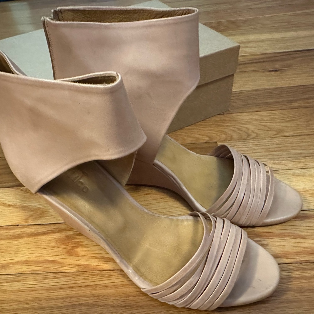 Coclico size 39 beige back zip sandals made in Spain